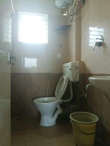 Common Bathroom Two Image of 450 Sq.ft 1 BHK Apartment / Flat for rent in Whitefield Bengaluru for Rs. 32000
