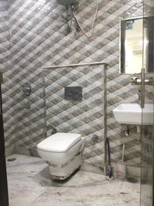 Common Bathroom Image of 800 Sq.ft 3 BHK Builder Floor for rent in Shalimar Bagh New Delhi for Rs. 38000