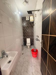 Bathroom Image of 500 Sq.ft 1 BHK Builder Floor for rent in Ashok Nagar New Delhi for Rs. 18000