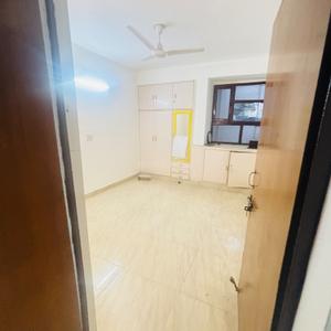 Bedroom Image of 1350 Sq.ft 3 BHK Apartment / Flat for sale in Karishma Apartment, Patparganj New Delhi for Rs. 18500000