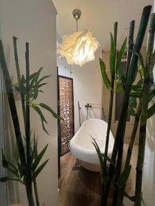 Bathroom Image of 1500 Sq.ft 4 BHK Apartment / Flat for sale in Runwal Reserve, Worli Mumbai for Rs. 102500000