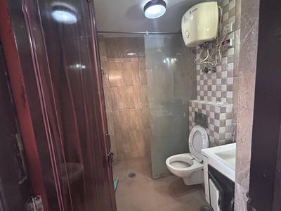 Bathroom Image of 1800 Sq.ft 3 BHK Apartment / Flat for rent in Balaji CGHS, Sector 3 Dwarka New Delhi for Rs. 47000