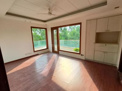 Bedroom Image of 2400 Sq.ft 3 BHK Builder Floor for sale in Defence Colony New Delhi for Rs. 110000000