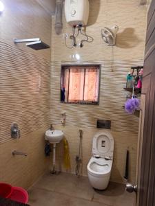 Bathroom Image of 1500 Sq.ft 3 BHK Apartment / Flat for sale in Salt Lake City Kolkata for Rs. 13500000