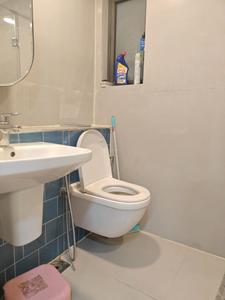 Common Bathroom Image of 750 Sq.ft 2 BHK Apartment / Flat for sale in Lodha New Cuffe Parade, Sion Mumbai for Rs. 27000000