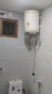 Bathroom Image of 540 Sq.ft 2 BHK Independent House for rent in Laxmi Nagar New Delhi for Rs. 25265