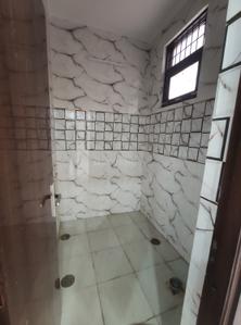 Bathroom Image of 1620 Sq.ft 2 BHK Builder Floor for rent in Ashoka Enclave Faridabad for Rs. 26000