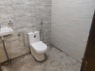 Bathroom Image of 600 Sq.ft 1 RK Apartment / Flat for rent in Sector 17 Gurgaon for Rs. 25000