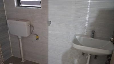 Bathroom Image of 550 Sq.ft 1 BHK Apartment / Flat for rent in Hadapsar Pune for Rs. 21000