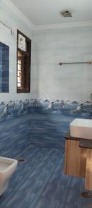 Bathroom Image of 1650 Sq.ft 3 BHK Apartment / Flat for rent in Vinayak Apartment Sector 62, Sector 62 Noida for Rs. 32000