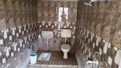 Bathroom Image of 1000 Sq.ft 2 BHK Independent House for rent in Dafi Varanasi for Rs. 7000