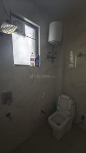 Bathroom Image of 400 Sq.ft 1 RK Apartment / Flat for rent in Sector 71 Noida for Rs. 18000