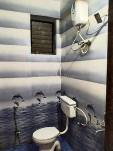 Bathroom Image of 500 Sq.ft 1 BHK Apartment / Flat for rent in Gokhalenagar Pune for Rs. 17000
