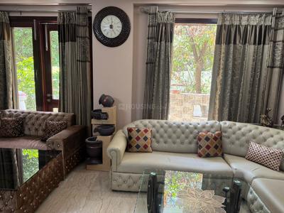 Living Room Image of 2250 Sq.ft 3 BHK Builder Floor for sale in Chittaranjan Park New Delhi for Rs. 65000000