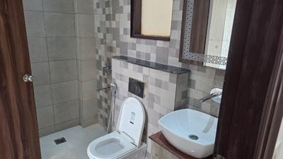 Bathroom Image of 1800 Sq.ft 3 BHK Builder Floor for sale in Vipul World Luxury Floors, Sector 48 Gurgaon for Rs. 25000000