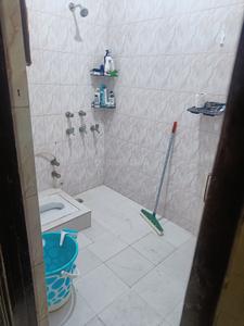 Bathroom Image of 1350 Sq.ft 3 BHK Apartment / Flat for sale in Arya Nagar Apartments, Patparganj New Delhi for Rs. 26000000
