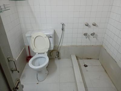 Bathroom Image of 1800 Sq.ft 2 BHK Builder Floor for rent in Gulmohar Park New Delhi for Rs. 70000