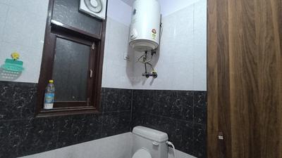Bathroom Image of 500 Sq.ft 1 BHK Builder Floor for rent in Mayur Vihar Phase 1 New Delhi for Rs. 21000