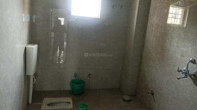 Bathroom Image of 850 Sq.ft 2 BHK Independent House for rent in Khemnichak Patna for Rs. 10000