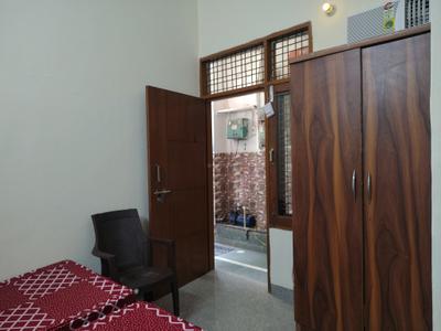Bedroom Image of 300 Sq.ft 1 RK Apartment / Flat for rent in Katwaria Sarai New Delhi for Rs. 15000