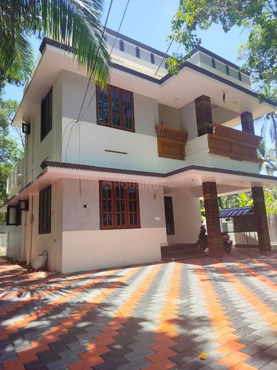 Ooruttambalam Main Image 1