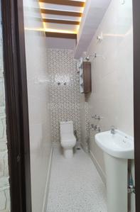 Bathroom Image of 675 Sq.ft 2 BHK Apartment / Flat for sale in Naraina New Delhi for Rs. 7500000