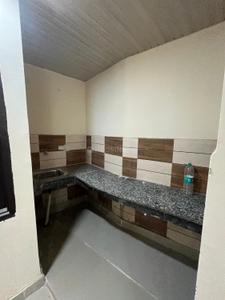 Kitchen Image of 400 Sq.ft 1 BHK Independent House for rent in Best Homes Paras Homes, Sector 72 Noida for Rs. 13000