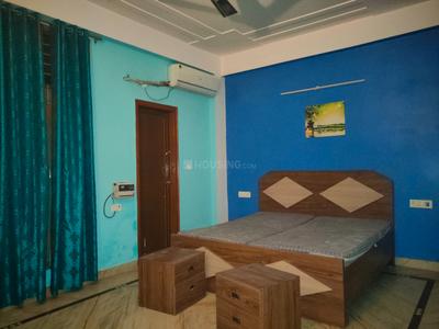 Bedroom Image of 1400 Sq.ft 2 BHK Builder Floor for rent in Sector 70 Noida for Rs. 40000