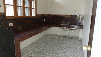 Kitchen Image of 1600 Sq.ft 3 BHK Builder Floor for rent in Roberts Lines Lucknow for Rs. 22000