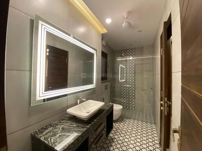 Bathroom Image of 2000 Sq.ft 3 BHK Builder Floor for rent in Sector 46 Gurgaon for Rs. 75000