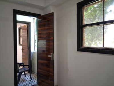 Bedroom Image of 2200 Sq.ft 4.5 BHK Apartment / Flat for sale in JMD Siddhi Vinayak by JMD Construction, Sector 73 Noida for Rs. 7600000