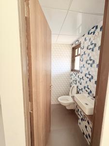 Bathroom Image of 1405 Sq.ft 3.5 BHK Apartment / Flat for sale in Bramha The Collection, Wadgaon Sheri Pune for Rs. 25000000