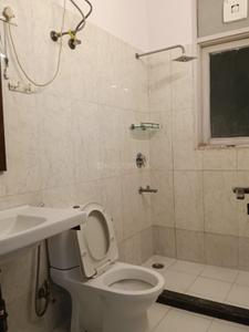 Bathroom Image of 1069 Sq.ft 2 BHK Builder Floor for rent in RWA Lajpat Nagar 4 Colonies, Lajpat Nagar New Delhi for Rs. 41000