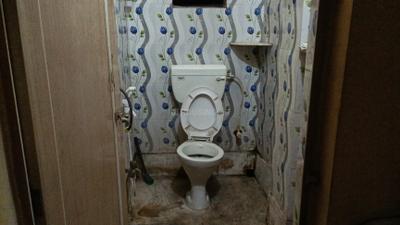 Bathroom Image of 600 Sq.ft 1 BHK Independent House for rent in Kaikhali Kolkata for Rs. 5500