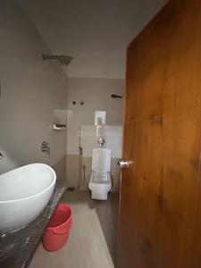 Bathroom Image of 1400 Sq.ft 3 BHK Apartment / Flat for rent in Alkapuri Vadodara for Rs. 32000