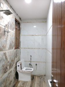 Common Bathroom Image of 900 Sq.ft 3 BHK Builder Floor for sale in Deenpur New Delhi for Rs. 7500000