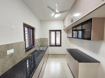 Kitchen Image of 1750 Sq.ft 3.5 BHK Apartment / Flat for rent in Raja Annamalai Puram Chennai for Rs. 100000