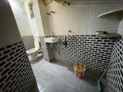 Bathroom Image of 700 Sq.ft 2 BHK Apartment / Flat for sale in Picnic Garden Kolkata for Rs. 2500000