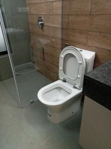 Common Bathroom Image of 2571 Sq.ft 5 BHK Apartment / Flat for rent in Kalpataru Magnus, Bandra East Mumbai for Rs. 425000