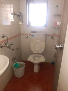 Common Bathroom Image of 875 Sq.ft 2 BHK Apartment / Flat for sale in Kandivali West Mumbai for Rs. 15000000
