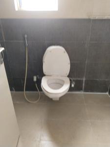 Common Bathroom Image of 908 Sq.ft 2 BHK Apartment / Flat for sale in Juhu Mumbai for Rs. 42500000