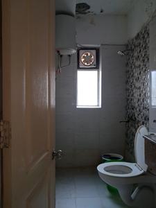 Common Bathroom Image of 925 Sq.ft 2 BHK Apartment / Flat for sale in Paras Tierea, Sector 137 Noida for Rs. 7600000