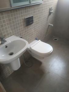 Common Bathroom Image of 950 Sq.ft 3 BHK Apartment / Flat for sale in Hiranandani Highland A B C D And E Wing, Powai Mumbai for Rs. 41500000