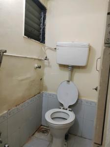 Common Bathroom Two Image of 370 Sq.ft 1 BHK Apartment / Flat for sale in Saptarshi Towers, Kandivali West Mumbai for Rs. 7000000