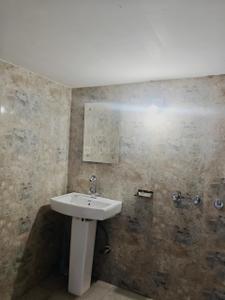 Bathroom Image of 2200 Sq.ft 2 BHK Independent House for rent in Palli Jammu for Rs. 13000