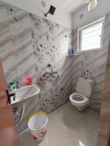 Bathroom Image of 900 Sq.ft 2 BHK Apartment / Flat for sale in New Town Kolkata for Rs. 7990000