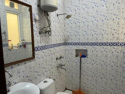 Bathroom Image of 1300 Sq.ft 3 BHK Builder Floor for sale in Palm Floors Sushant Lok 1, Sushant Lok Phase 1 Gurgaon for Rs. 21500000