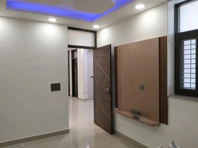 Bedroom Image of 1100 Sq.ft 3 BHK Builder Floor for sale in Shalimar Bagh New Delhi for Rs. 15500000