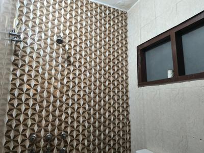 Bathroom Image of 2250 Sq.ft 3 BHK Builder Floor for rent in Sector 9 Faridabad for Rs. 25000