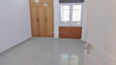 Bedroom Image of 1600 Sq.ft 3 BHK Apartment / Flat for rent in Reputed Shri Hari Apartment, Sector 12 Dwarka New Delhi for Rs. 43000